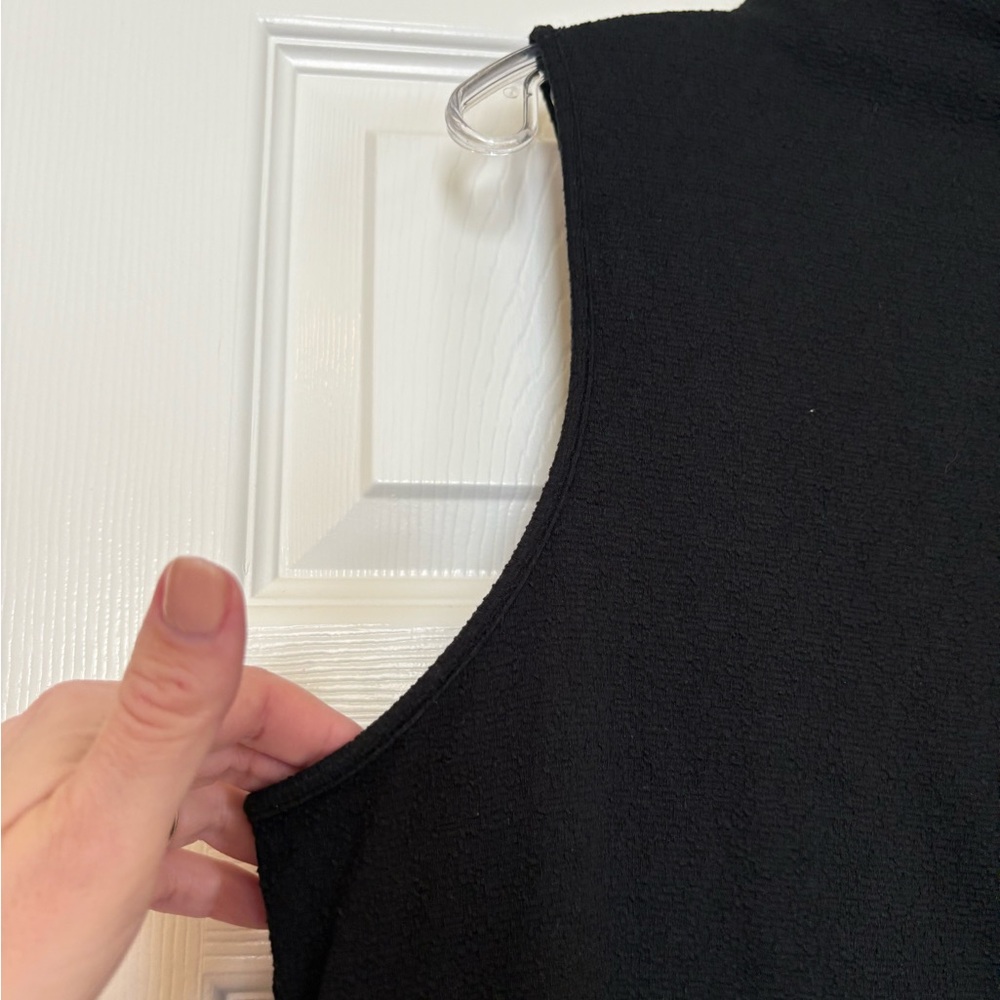 Banana Republic Black Sleeveless Blouse - Picture 3 of 5